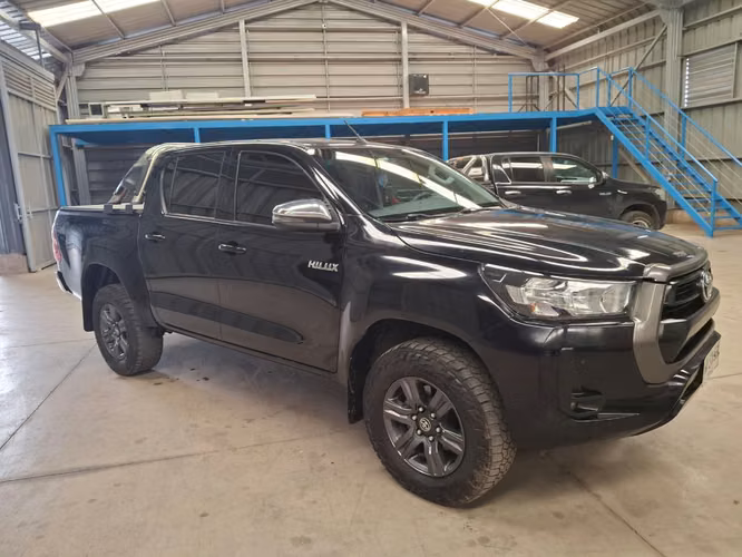 2023 Toyota Hilux 2.4 SR DIESEL 4X2 - Imagen 7