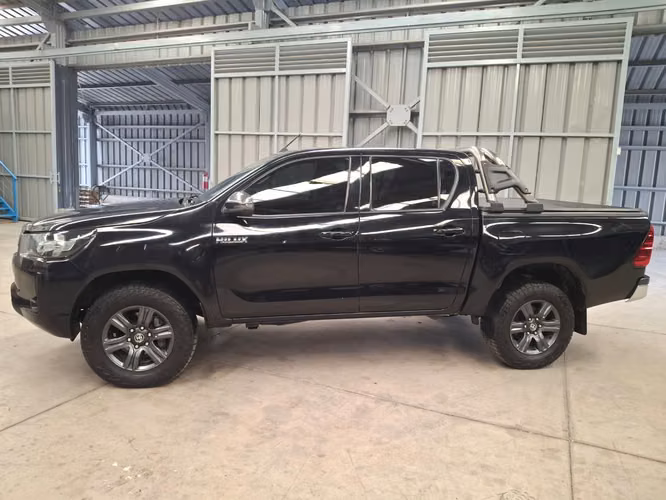 2023 Toyota Hilux 2.4 SR DIESEL 4X2 - Imagen 4