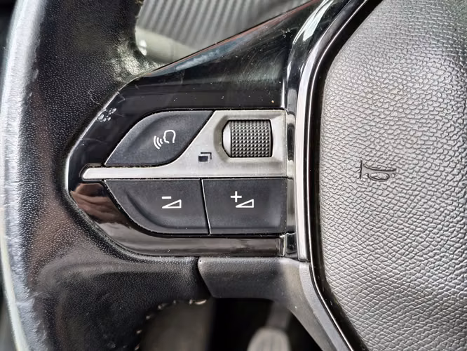 PEUGEOT 2008 2021 - Imagen 14
