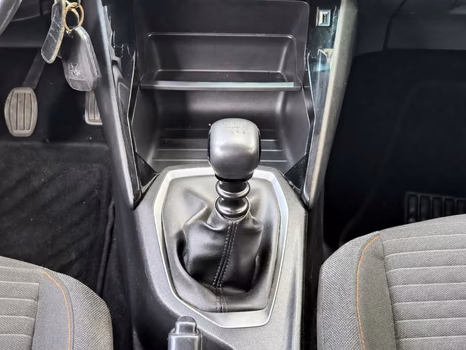 PEUGEOT 2008 2021 - Imagen 18