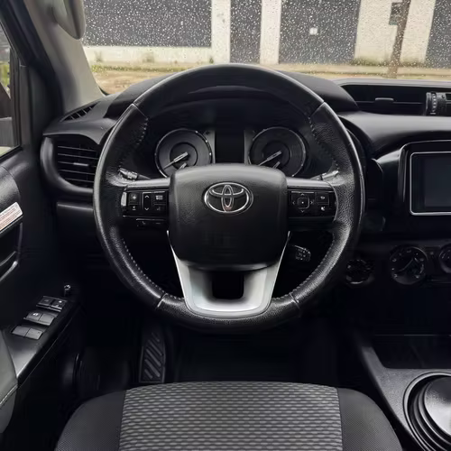 TOYOTA HILUX 4X4 DX 2023 - Imagen 8