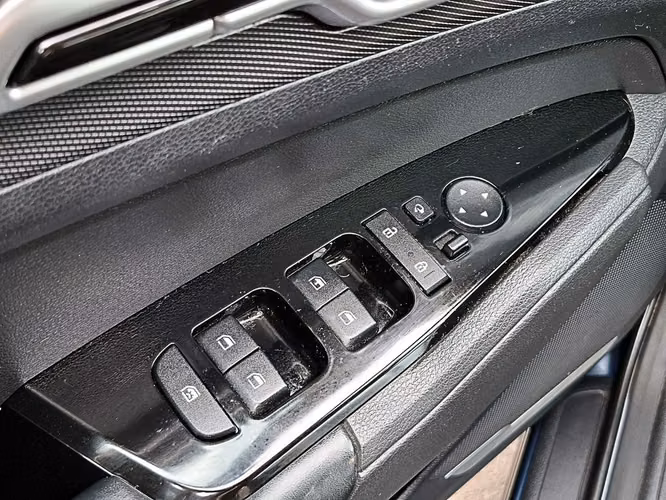 KIA SPORTAGE 2023 - Imagen 8