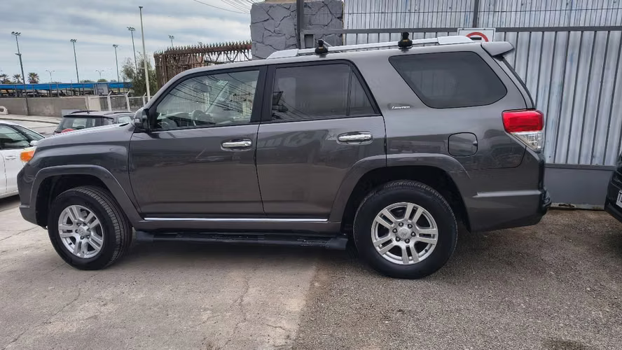 Vendo Toyota 4 Runner, 2011 con 93.000 km