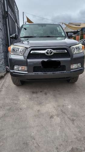 Vendo Toyota 4 Runner, 2011 con 93.000 km
