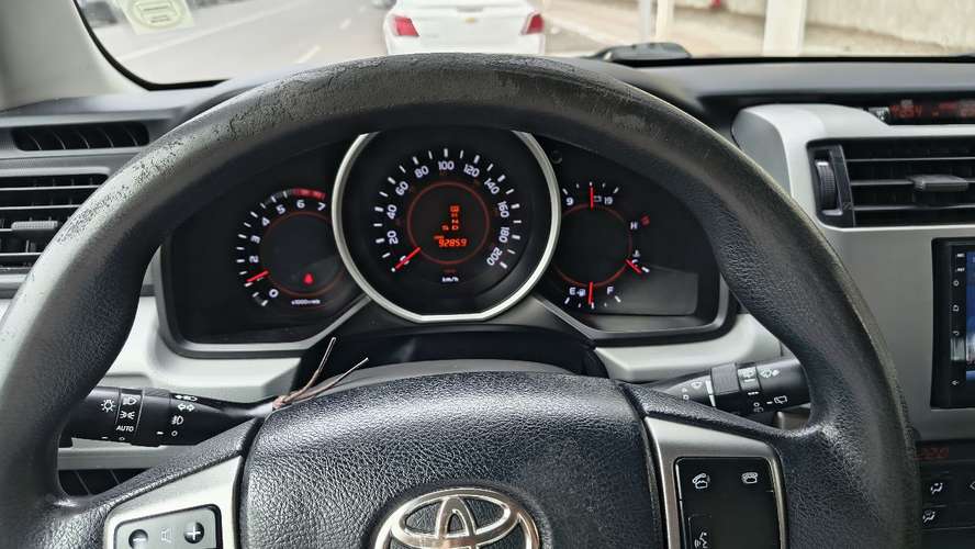 Vendo Toyota 4 Runner, 2011 con 93.000 km