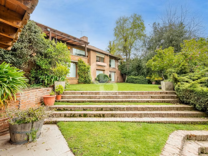 Venta de fabulosa casa en el Huinganal, La Dehesa