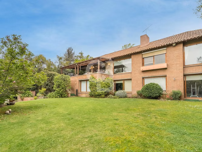 Venta de fabulosa casa en el Huinganal, La Dehesa