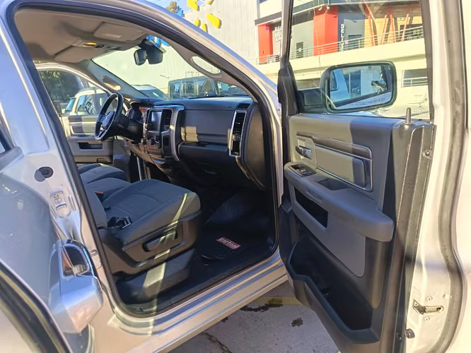 DODGE RAM 1500 3.6 AT 4x4