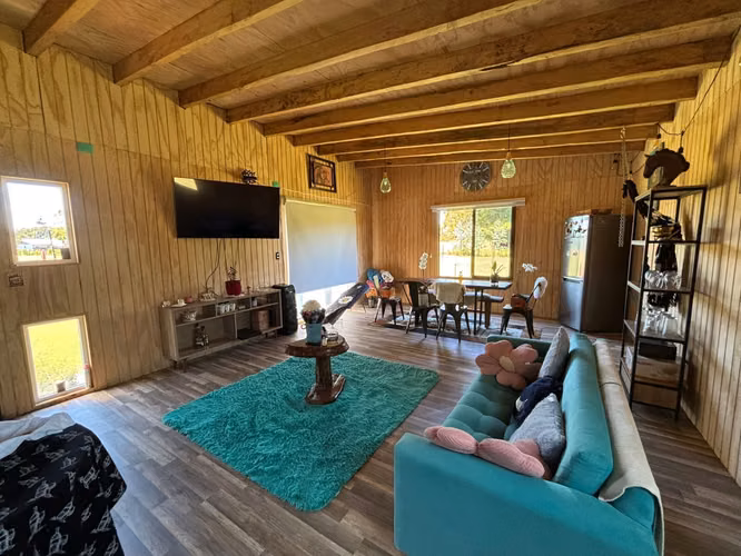 Acogedora casa con terreno 6.900 m2 con estero - Imagen 5