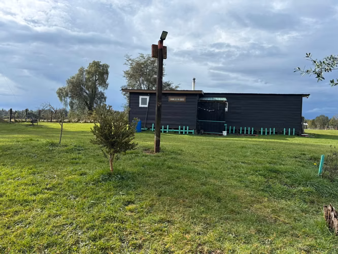 Se vende casa con terreno 6.900 m2 con estero - Imagen 15