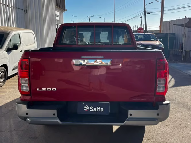 Mitsubishi L200 KATANA D/C 2.4 TDI MT XRT 4X4 2023 - Imagen 6