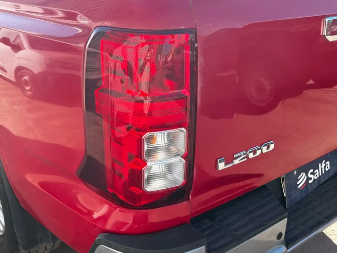 Mitsubishi L200 KATANA D/C 2.4 TDI MT XRT 4X4 2023 - Imagen 11