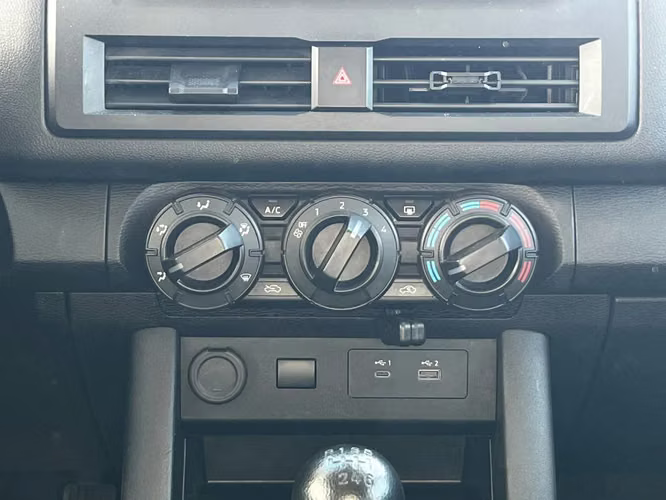 Mitsubishi L200 KATANA D/C 2.4 TDI MT XRT 4X4 2023 - Imagen 19