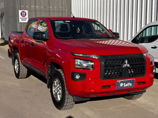 Mitsubishi L200 KATANA D/C 2.4 TDI MT XRT 4X4 2023 - Imagen 3