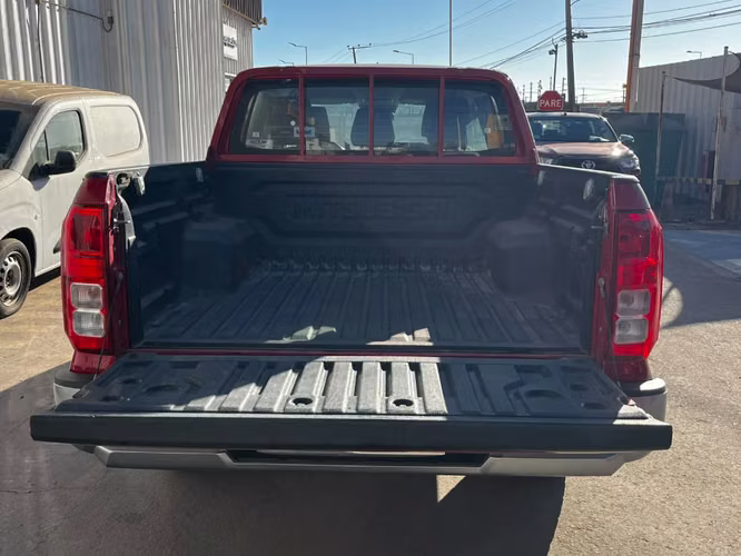Mitsubishi L200 KATANA D/C 2.4 TDI MT XRT 4X4 2023 - Imagen 12