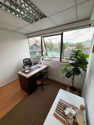 EXCELENTE OFICINA 30 M2 FRENTE AL APUMANQUE (185631)