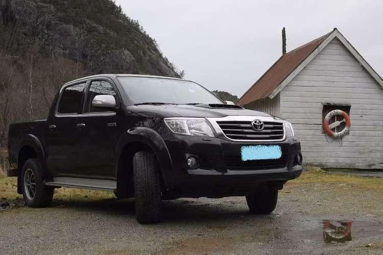 Toyota Hilux DOBLE CABINA III 171 D-4D INVENCIBLE