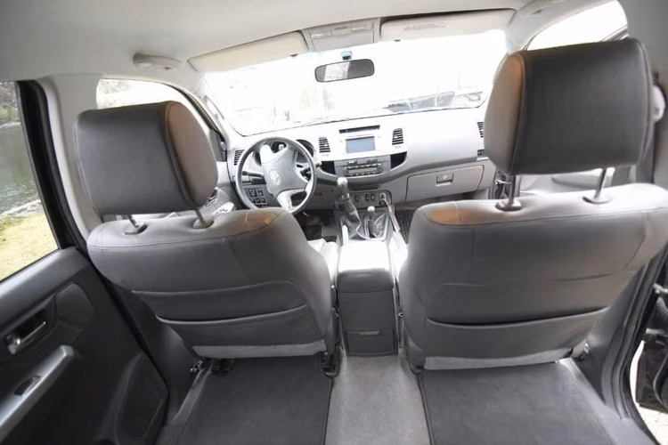 Toyota Hilux DOBLE CABINA III 171 D-4D INVENCIBLE