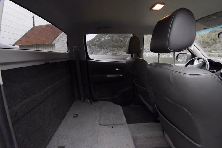 Toyota Hilux DOBLE CABINA III 171 D-4D INVENCIBLE