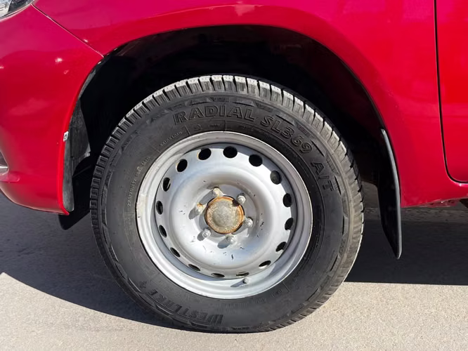 Toyota Hilux DC 4X4 2.4 D DX MT 2023 - Imagen 11