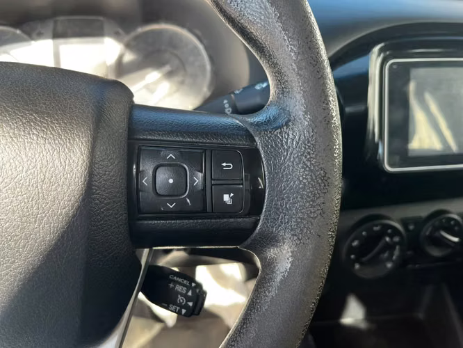 Toyota Hilux DC 4X4 2.4 D DX MT 2023 - Imagen 18