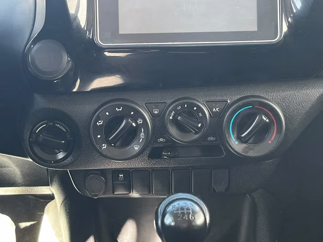 Toyota Hilux DC 4X4 2.4 D DX MT 2023 - Imagen 20