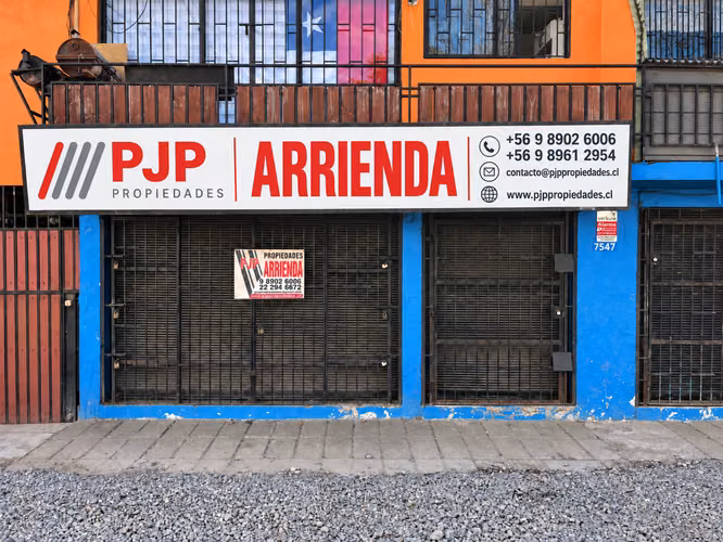 Local Comercial en Americo Vespucio, La Florida, con acceso directo desde la Calle