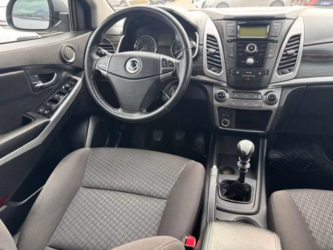 SSANGYONG KORANDO 2015 - Imagen 8