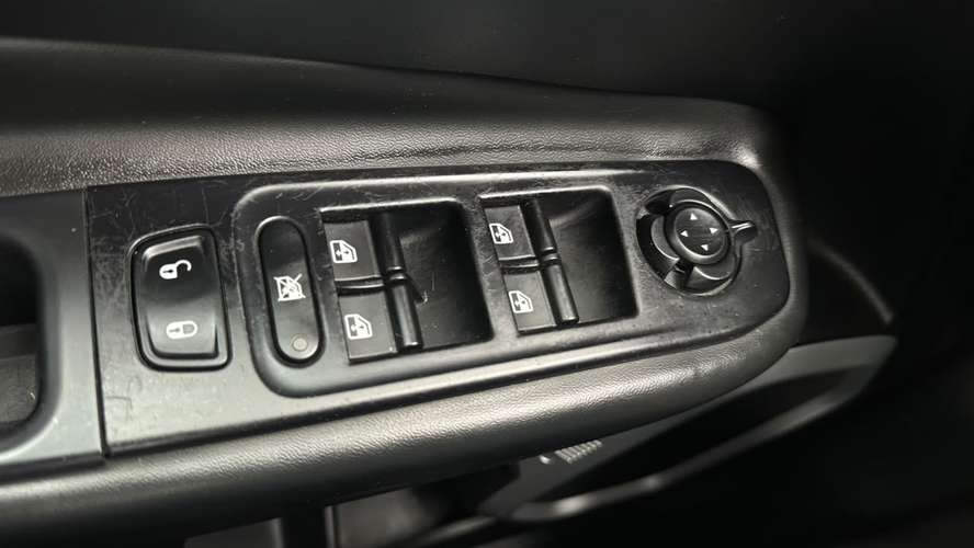 Jeep Renegade LONGITUD 1.8 AUT (2019) - Imagen 35
