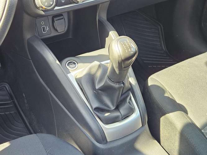 Nissan Versa 1.6 SENSE 4X2 MT 4P 2025 - Imagen 13