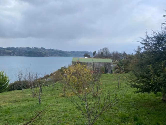 Arriendo casa en Chiloé, Castro, Ten-Ten. Bonita orilla de playa sector privado.