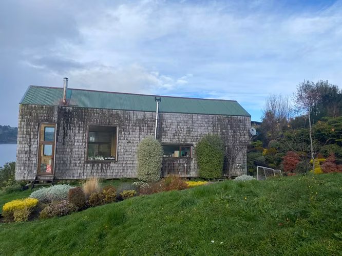Arriendo casa en Chiloé, Castro, Ten-Ten. Bonita orilla de playa sector privado.