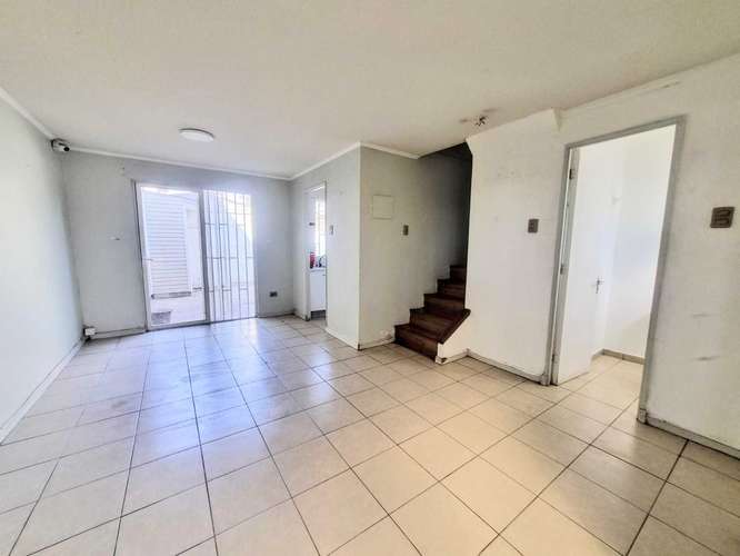 Amplia Casa 4D/3B gran patio delantero (185651)
