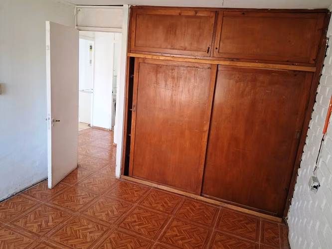 ARRIENDO CASA 2 DORMIT. 1 BAÑO- ESTACIONAM