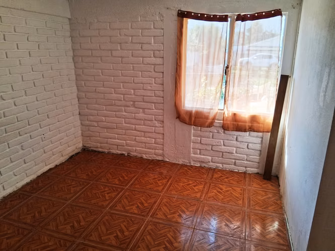 ARRIENDO CASA 2 DORMIT. 1 BAÑO- ESTACIONAM