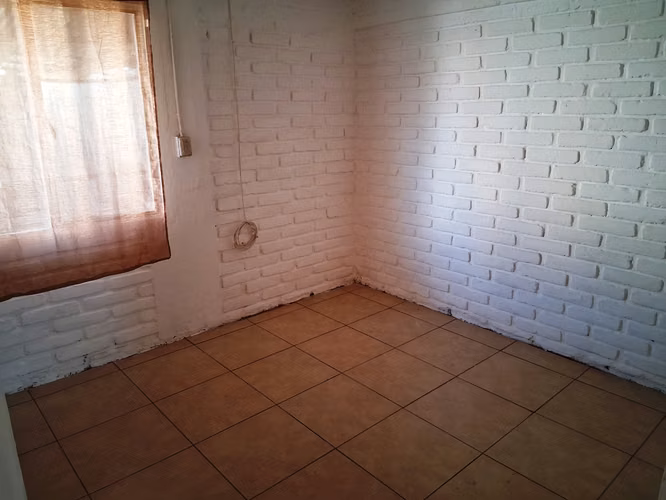ARRIENDO CASA 2 DORMIT. 1 BAÑO- ESTACIONAM