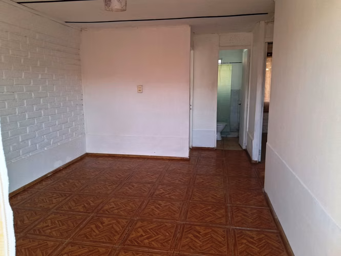 ARRIENDO CASA 2 DORMIT. 1 BAÑO- ESTACIONAM