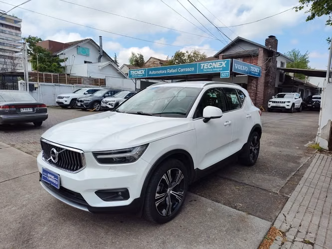 VOLVO XC40 2021