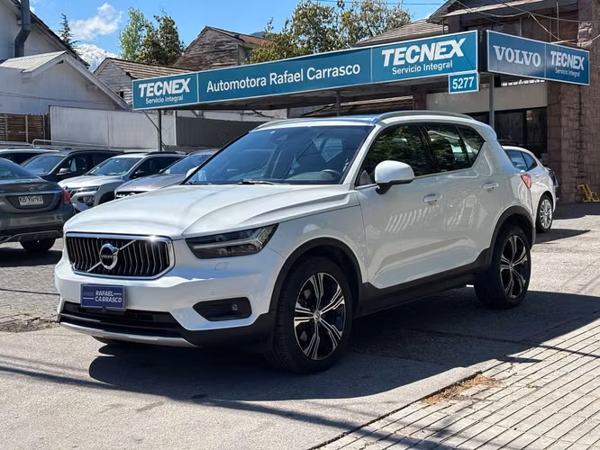 VOLVO XC40 2021