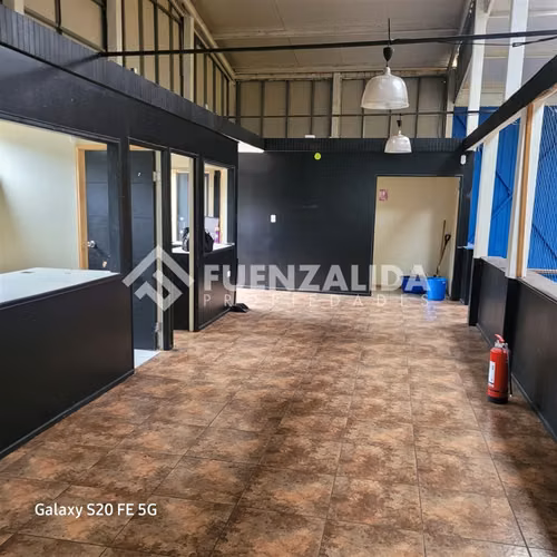 Amplio Local Comercial, con Galpón, en arriendo en Concón