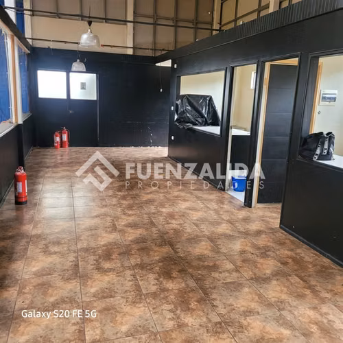 Amplio Local Comercial, con Galpón, en arriendo en Concón