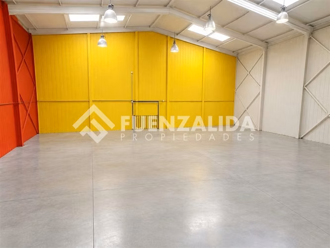 Amplio Local Comercial, con Galpón, en arriendo en Concón