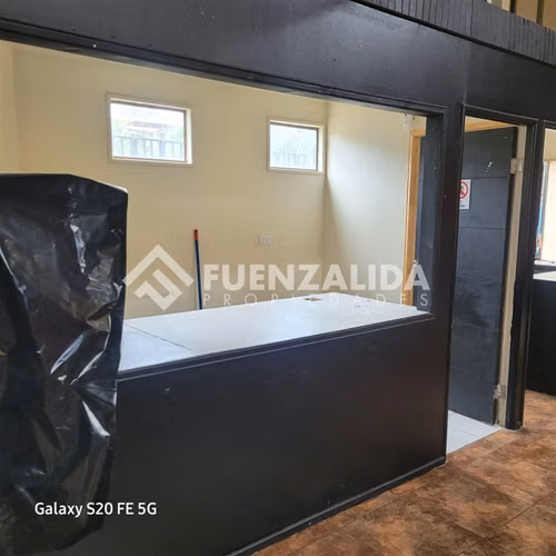 Amplio Local Comercial, con Galpón, en arriendo en Concón