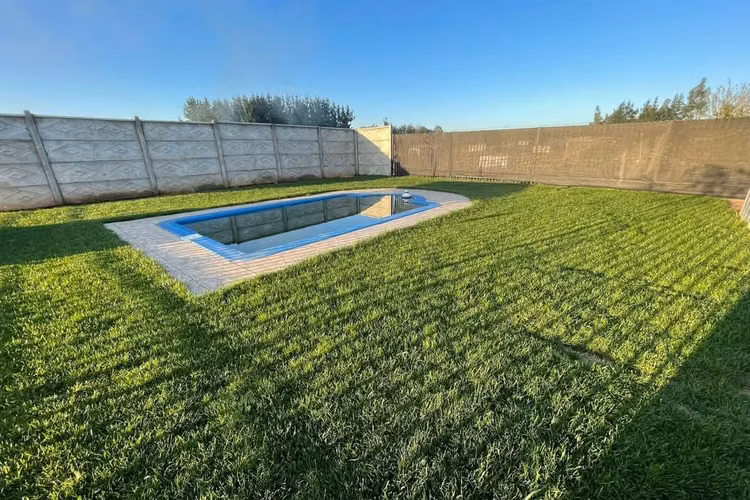PARCELA DE 5.000 M2, CON 3 CASAS NUEVAS, QUINCHO , 2 GALPONES Y UNA PISCINA- COMUNA NUEVA IMPERIAL.