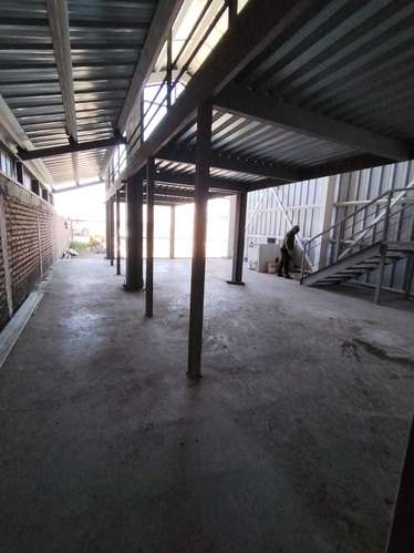 Amplia Bodega con Terreno en Estratégico Sector (185710)
