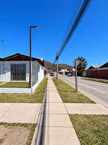  SE ARRIENDA CASA EN LA FLORIDA, 3 DORMITORIOS, 1 BAÑO, ESTACIONAMIENTO, AMPLIO PATIO.