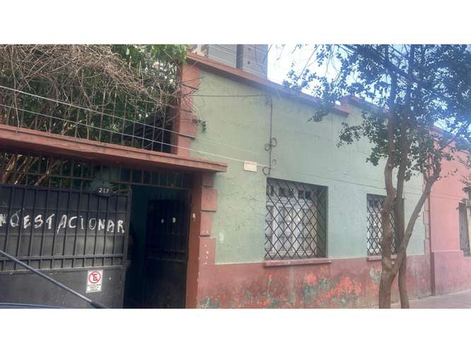 VENTA CASA CON AMPLIO TERRENO EST.CENTRAL .FAMILIA E INVERSIONISTAS