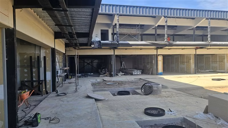 LOCAL COMERCIAL Strip Center Mc Donald - Imagen 2