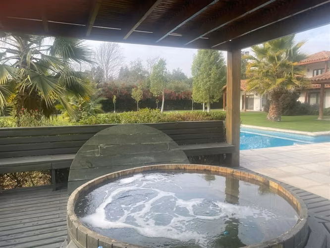 CASA AP117 Trebulco 5 dormitorios 5 baños más baño visitas, 615 m2 municipales en 7.237 de terreno Piscina, tuba y sauna