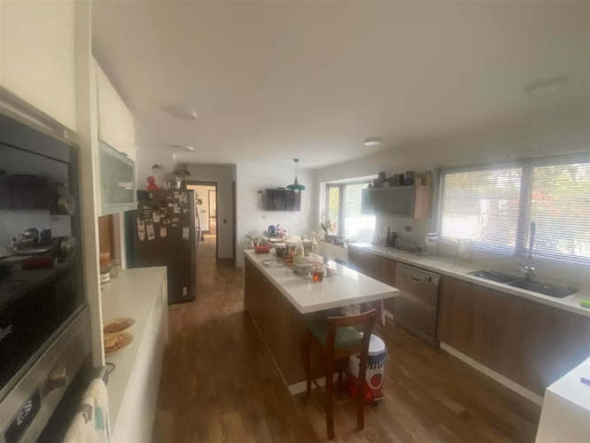 CASA AP117 Trebulco 5 dormitorios 5 baños más baño visitas, 615 m2 municipales en 7.237 de terreno Piscina, tuba y sauna